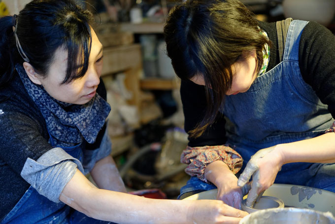 Akiko Hirai - with her apprentice Yasuko Tang. London 2014. In Akiko’s studio in North London.