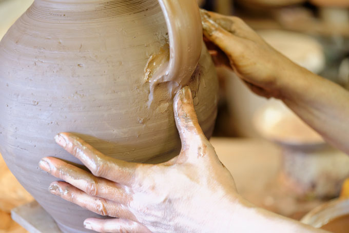Douglas Fitch Hollyford Pottery 2014. Making a handle