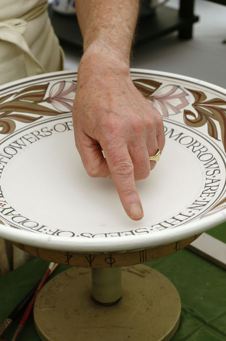 Laurence McGowan decorating a plate